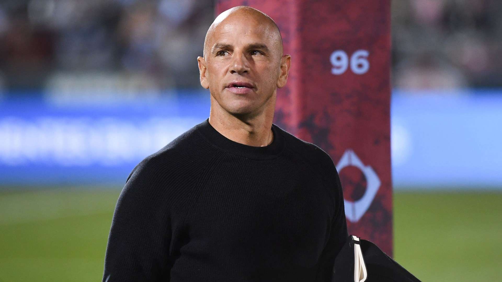 在受伤后坚 在受伤后坚